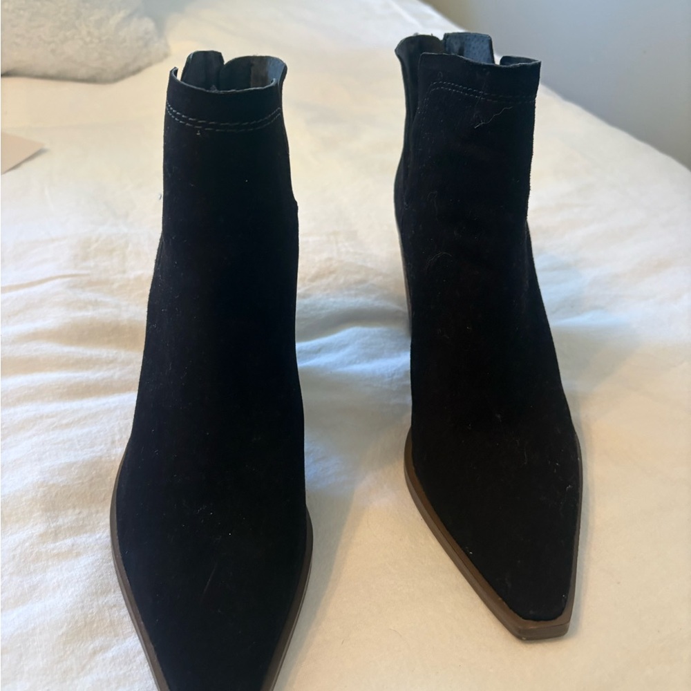 Like New Black Pointed Toe Women’s Ankle Boots